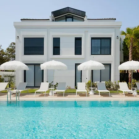 With Pool, 300 M To The In The Center Of Ilica Çeşme